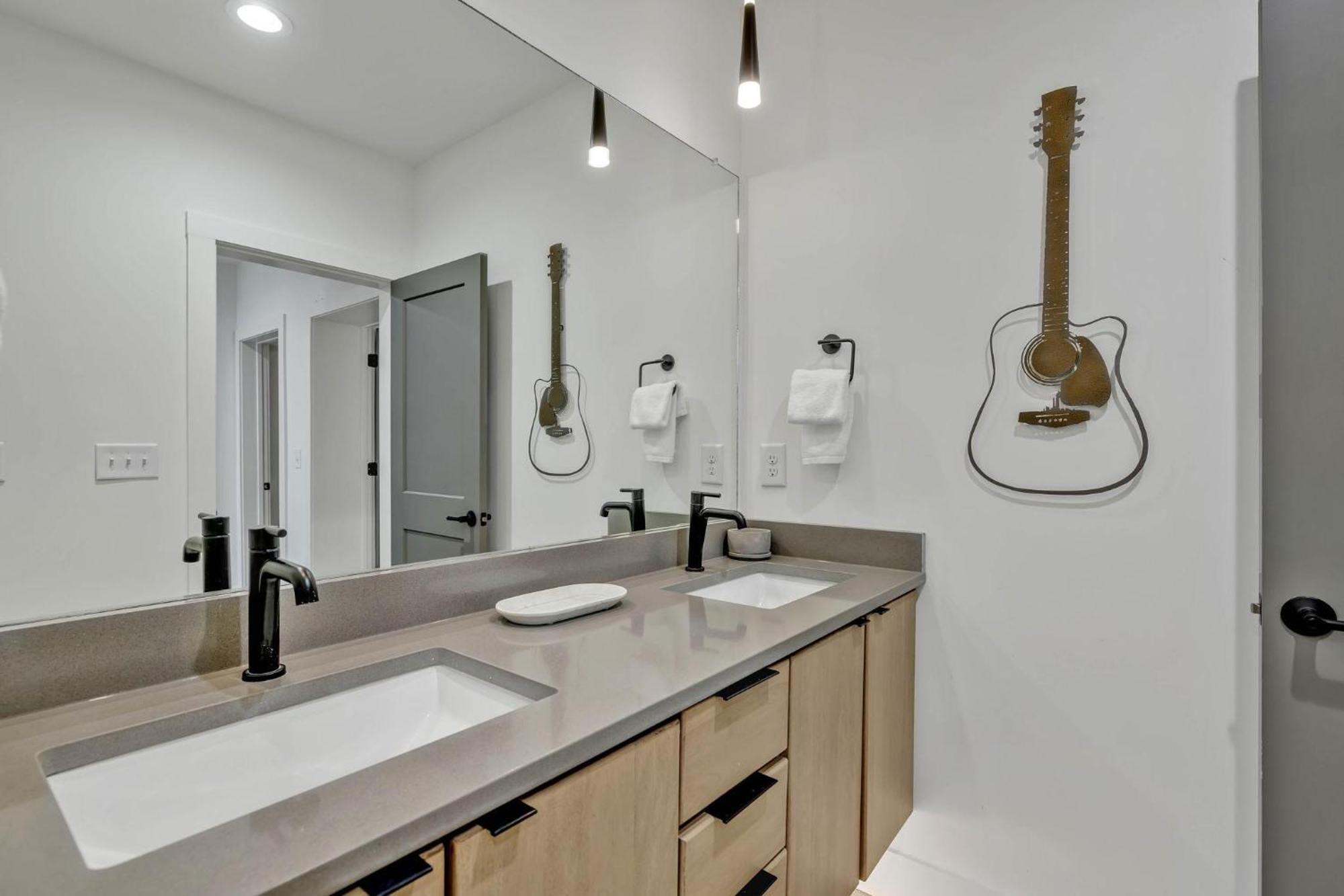 Euphony - Designer Furnishings - 5 Mins To Broadway Villa แนชวิลล์ ภายนอก รูปภาพ